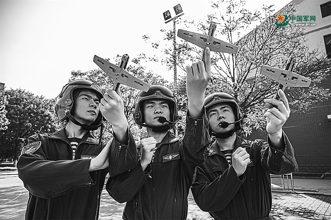 海天“砺鹰”，“毕业大考”为海军航空大学学员“加钢淬火”