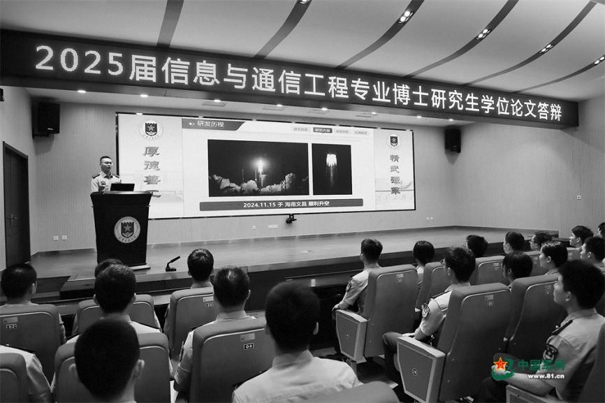 在这篇博士毕业论文里，一张火箭升空的实景图格外引人注目