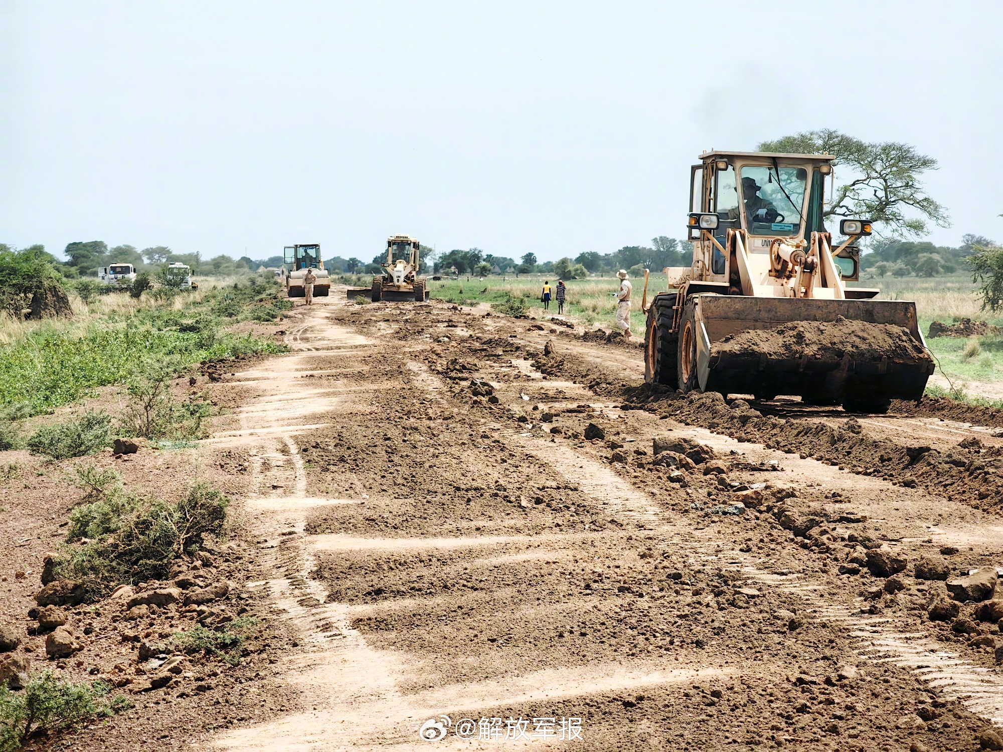 我维和工兵分队圆满完成主补给线道路修复任务